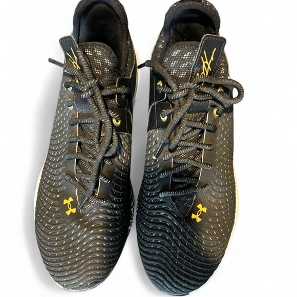 Under Armour Black and Gold Athletic Shoes Sleek Design main image 5